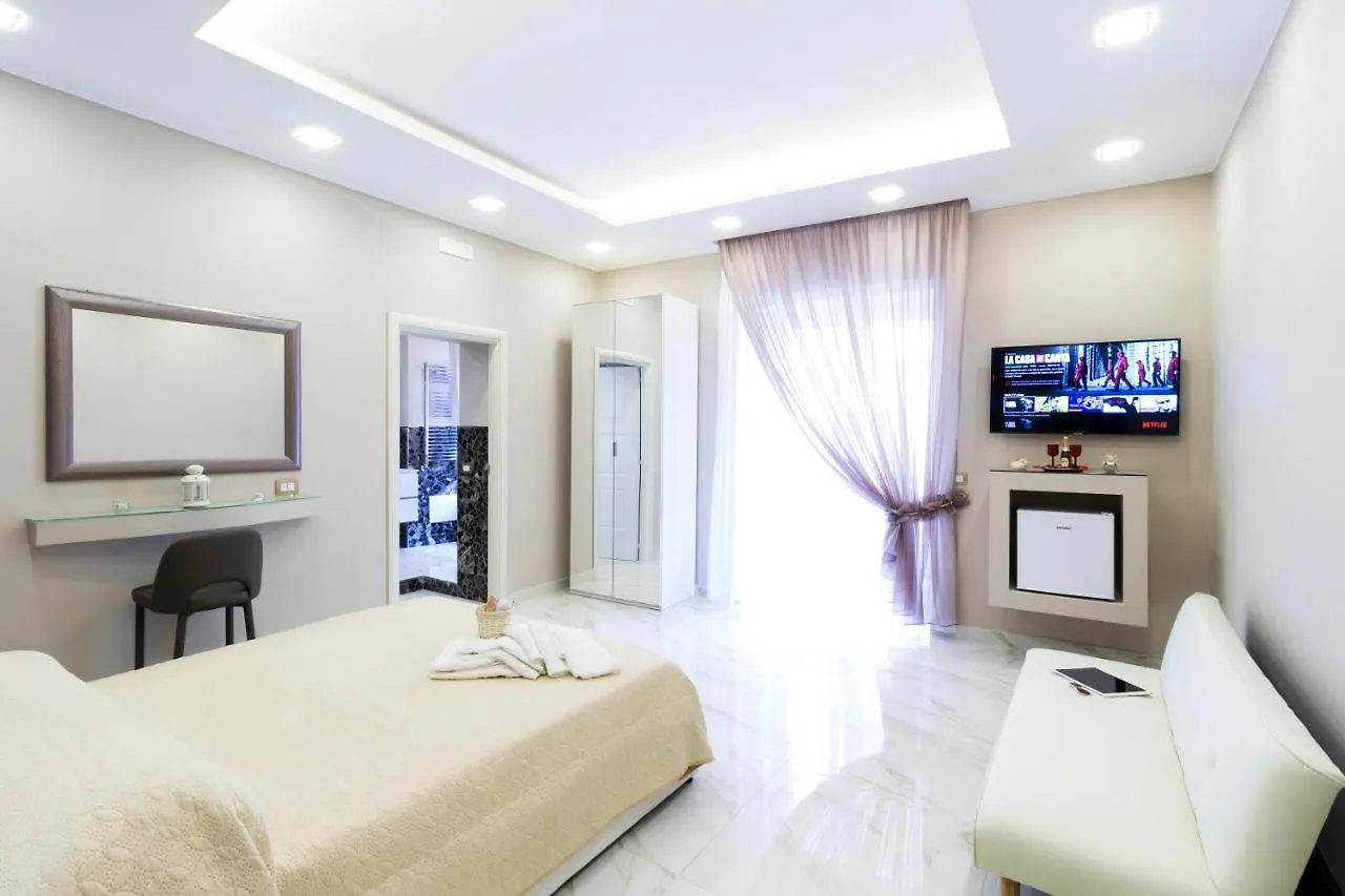 ** Alojamento de Acomodação e Pequeno-almoço Porto Rooms & Suite Nápoles Itália