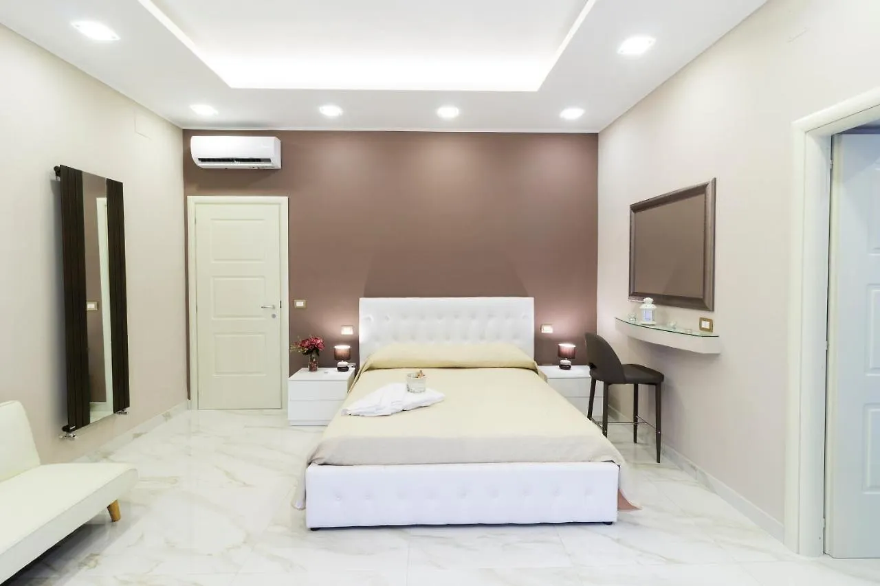 ** Alojamento de Acomodação e Pequeno-almoço Porto Rooms & Suite Nápoles Itália